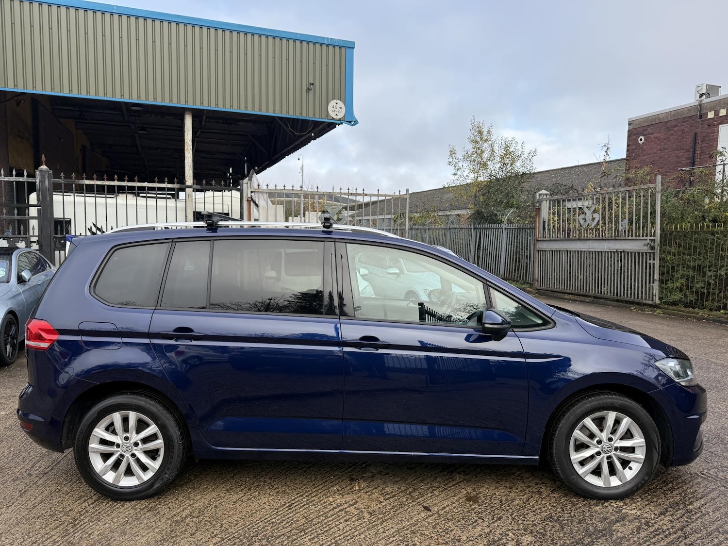Used Volkswagen Touran 2017 for sale - 76590078: Photo 8