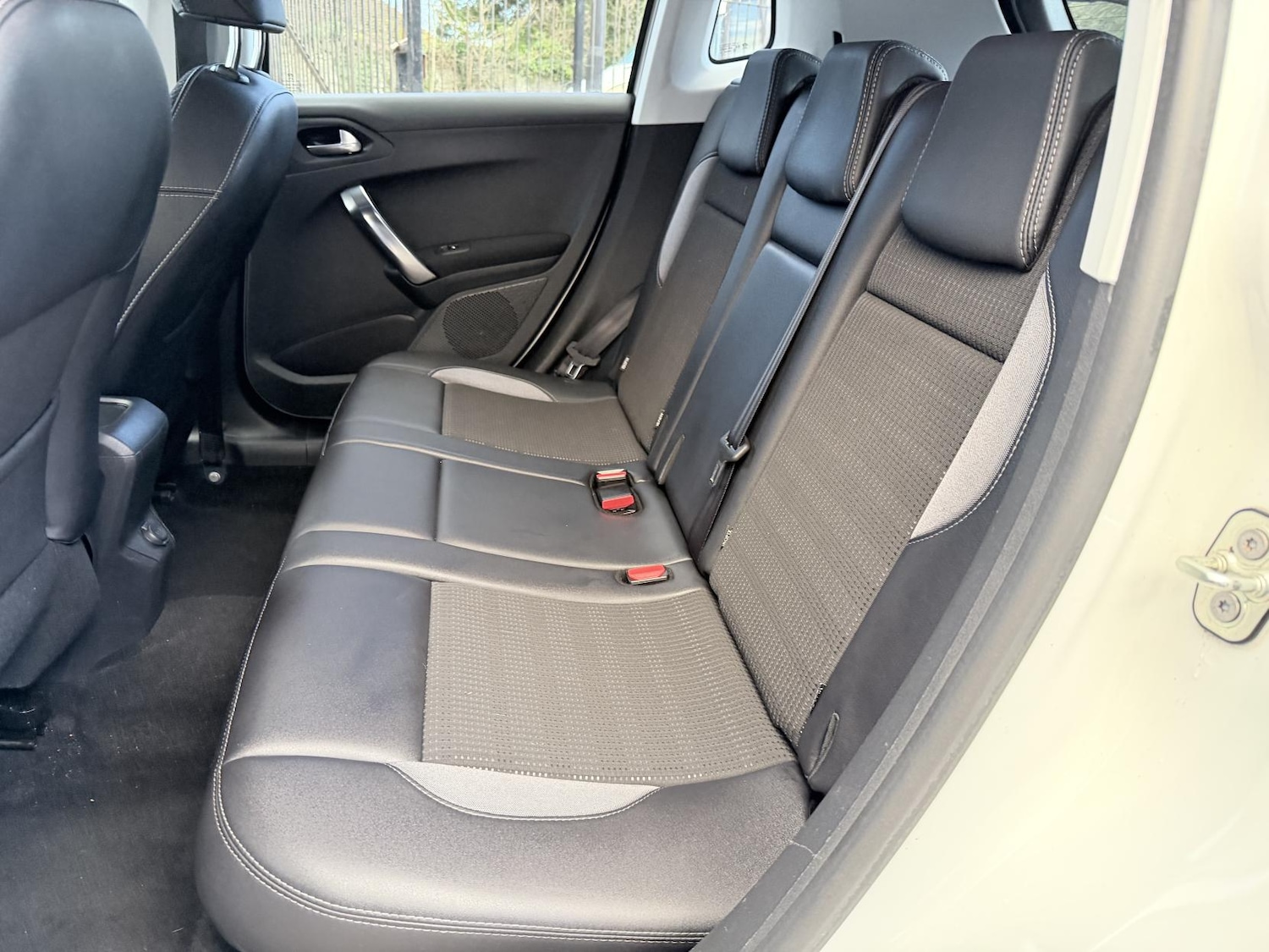 Used Peugeot 2008 2014 for sale - 77906969: Photo 13