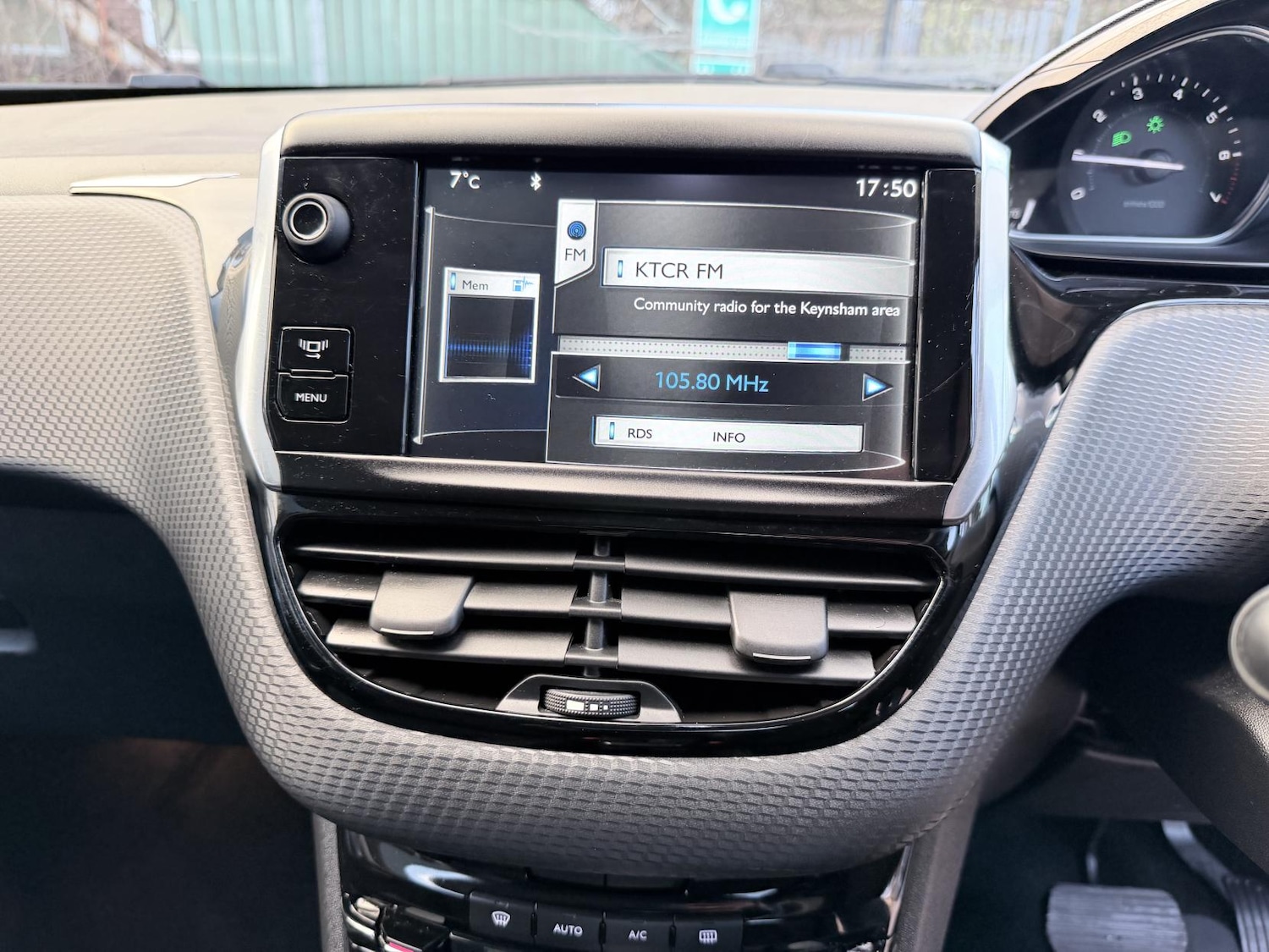 Used Peugeot 2008 2014 for sale - 77906969: Photo 15