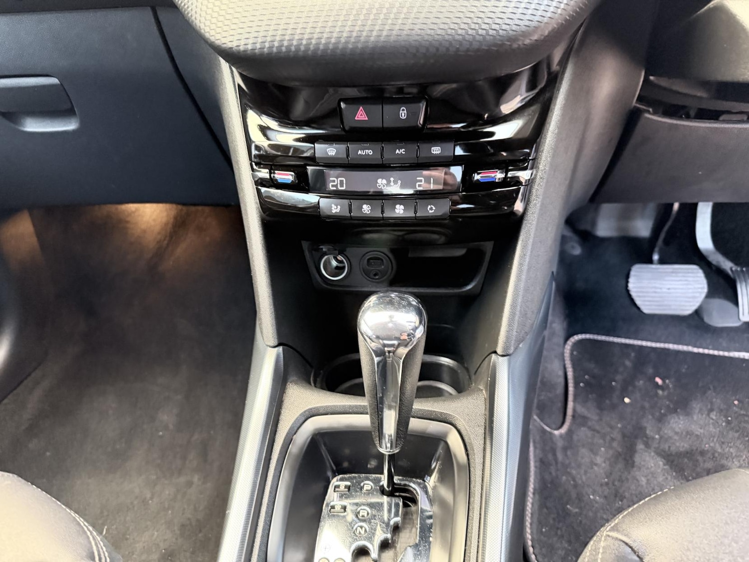 Used Peugeot 2008 2014 for sale - 77906969: Photo 16