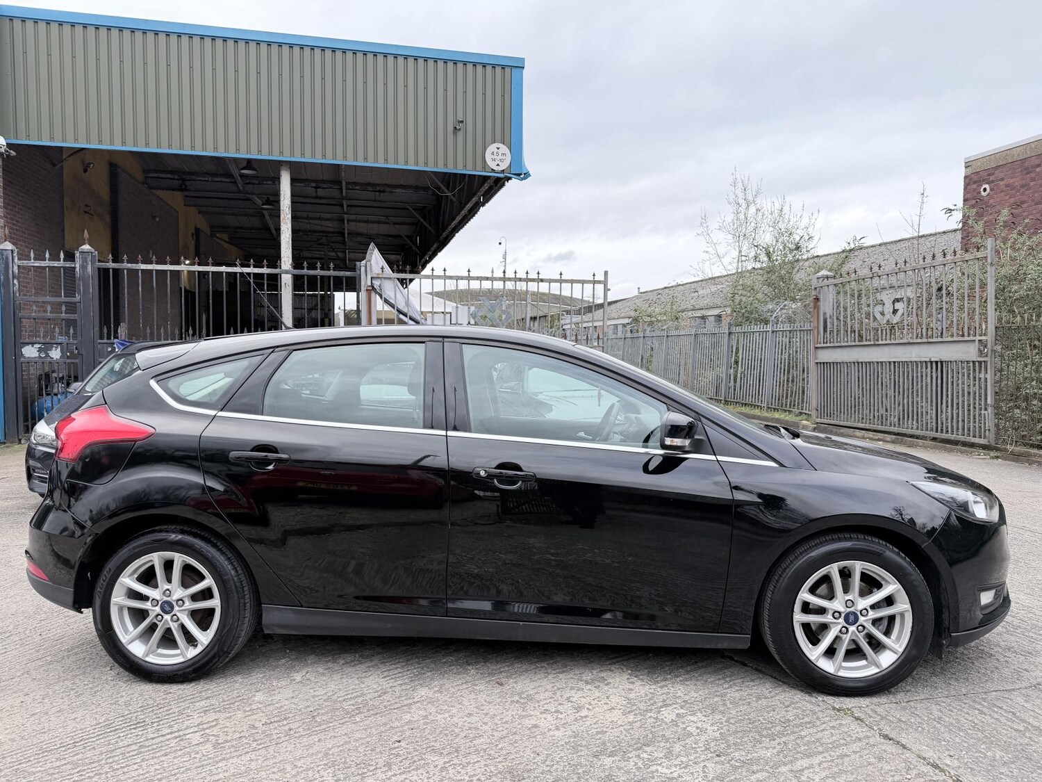 Used Ford Focus 2017 for sale - 77830018: Photo 8
