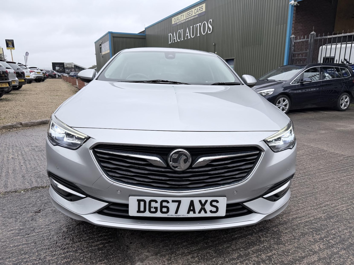 Used Vauxhall Insignia 2017 for sale - 77592391: Photo 2