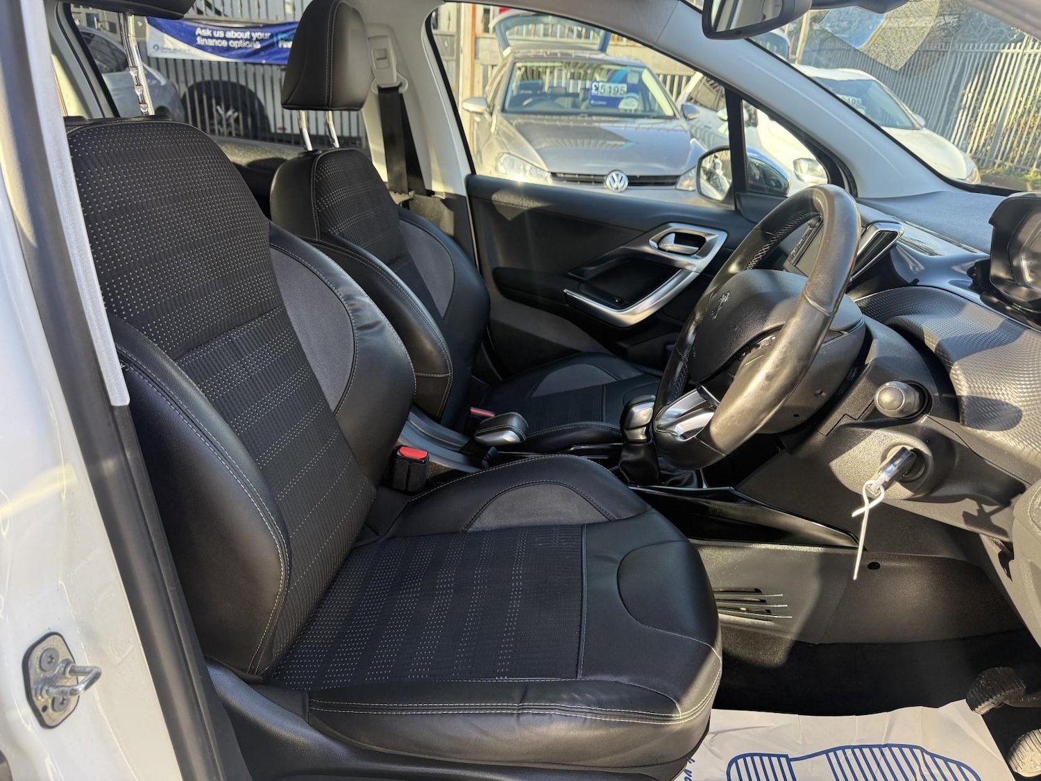 Used Peugeot 2008 2015 for sale - 76688475: Photo 10