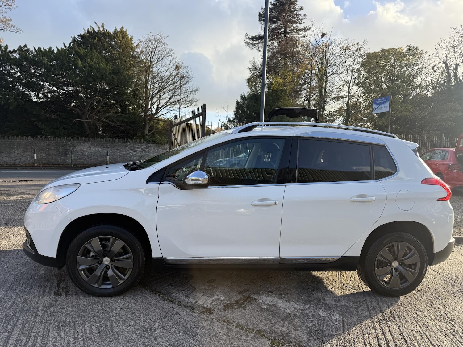 Used Peugeot 2008 2015 for sale - 76688475: Photo 4