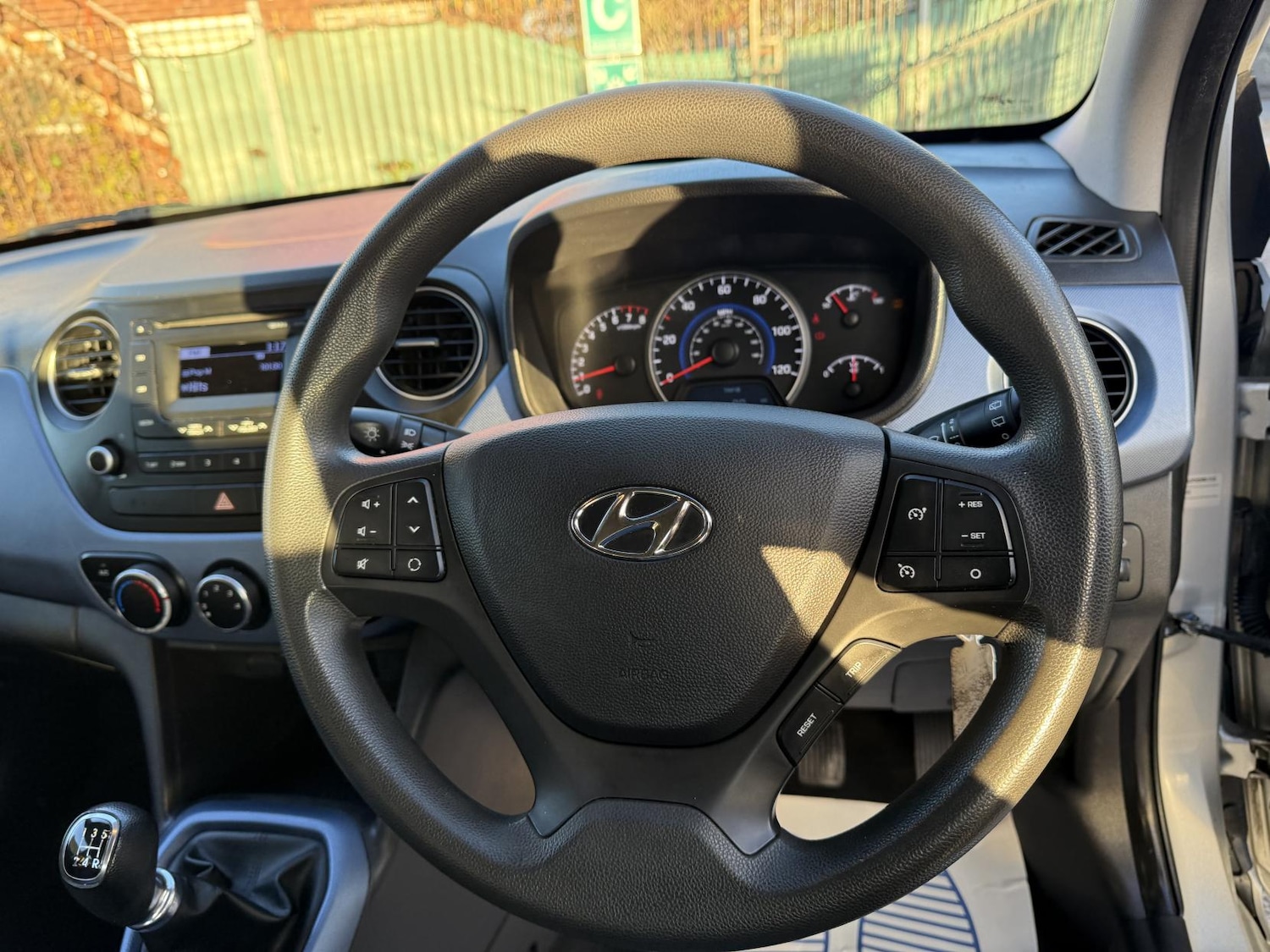 Used Hyundai i10 2014 for sale - 76637626: Photo 13