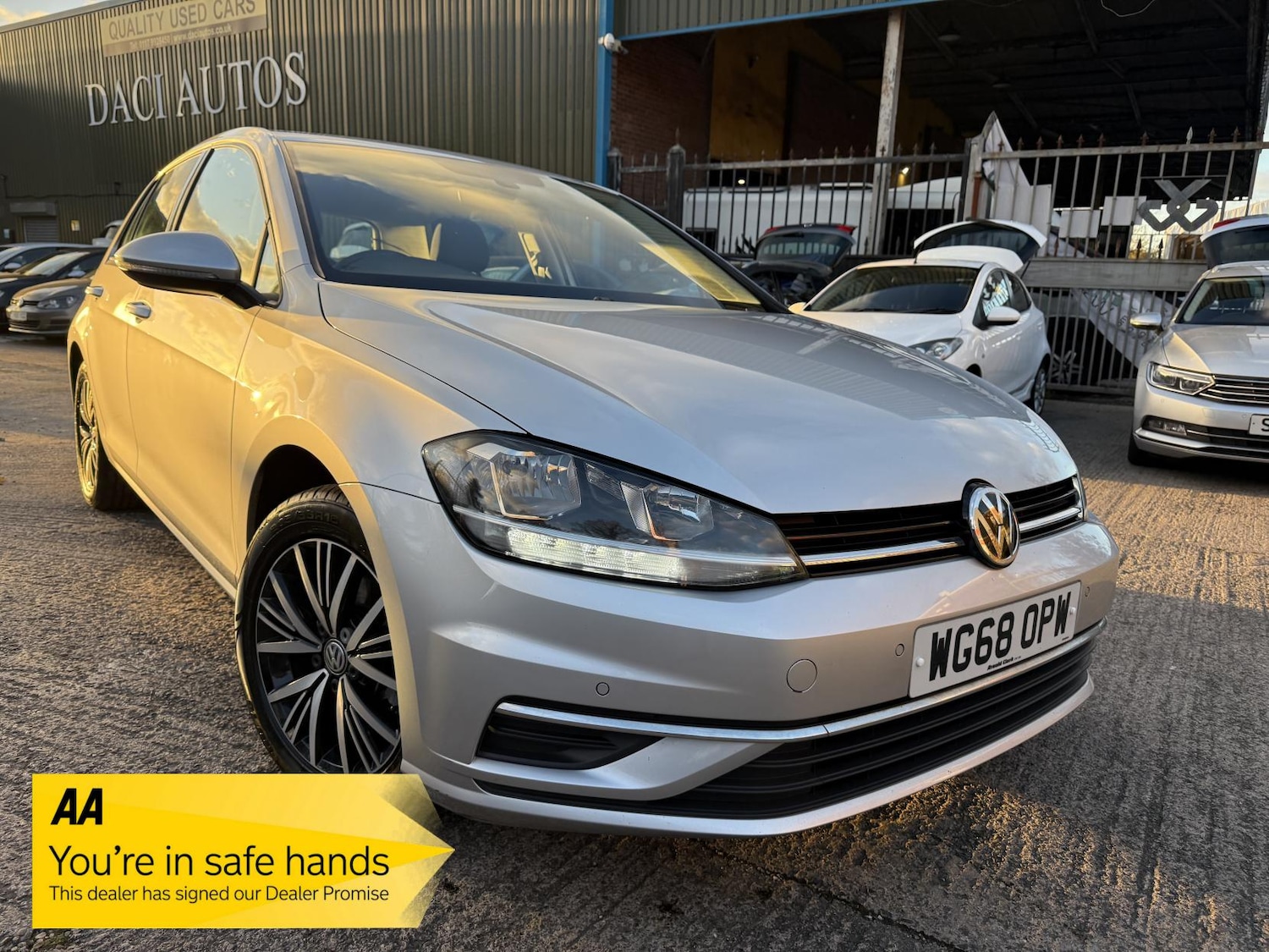 Used Volkswagen Golf 2018 for sale - 76649999: Photo 1