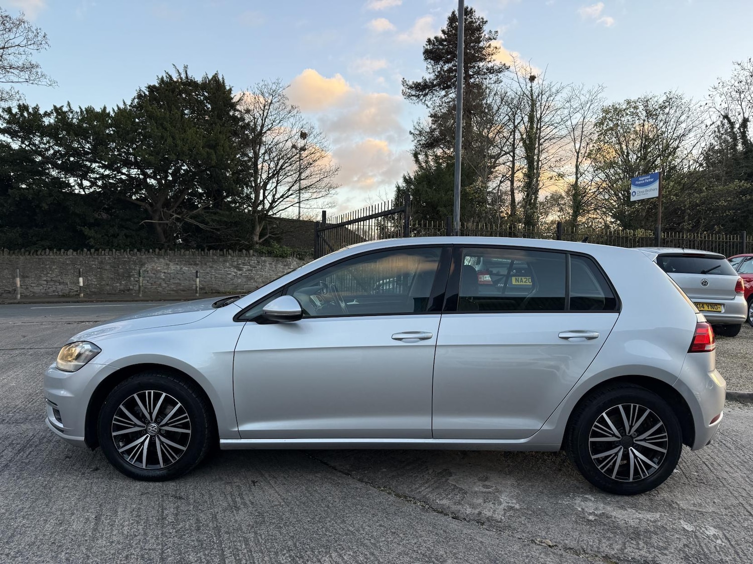 Used Volkswagen Golf 2018 for sale - 76649999: Photo 4