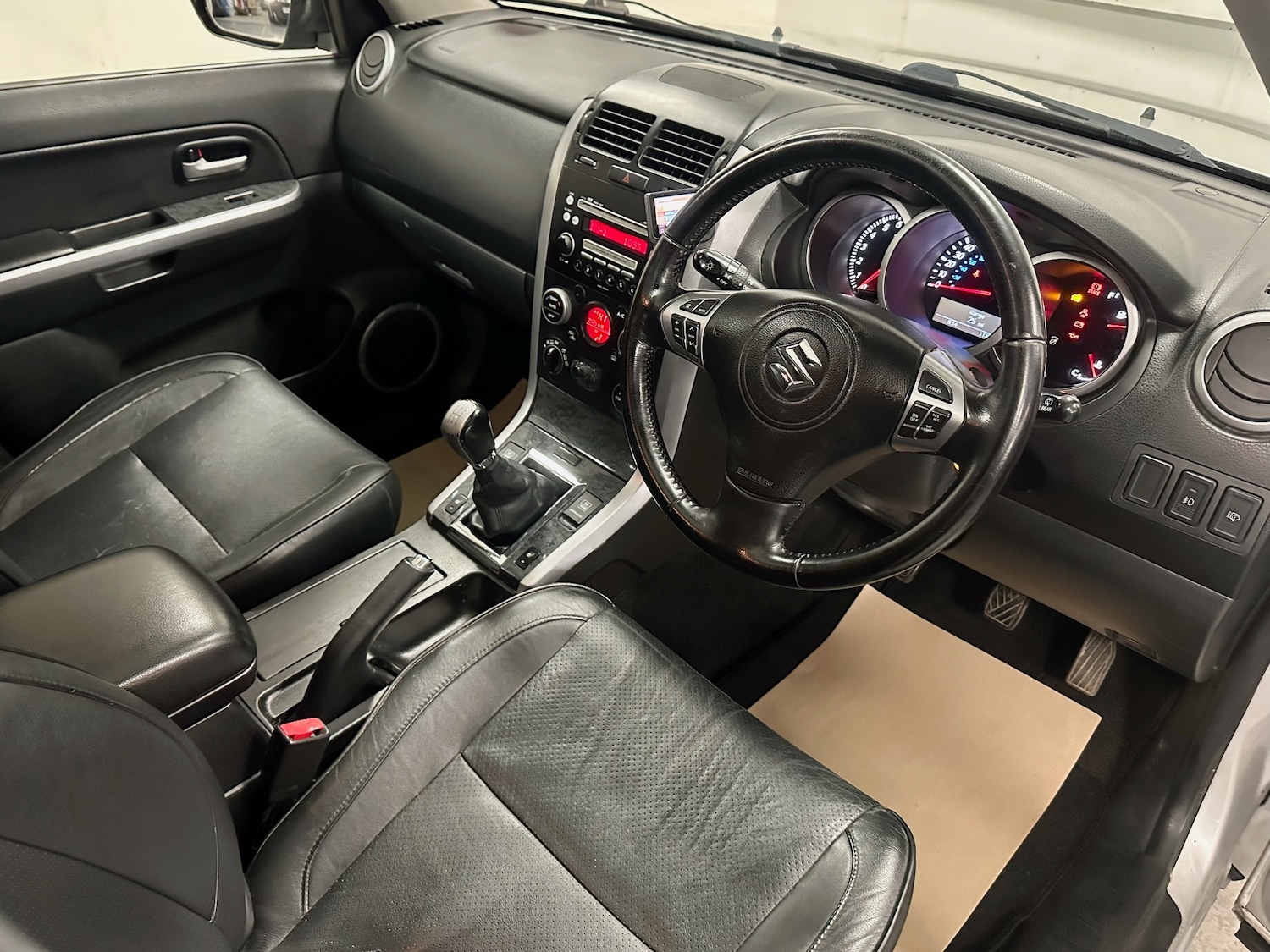 Used Suzuki Grand Vitara 2010 for sale - 76640675: Photo 4