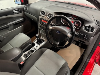 Used Ford Focus 2010 for sale - 75932332: Photo
