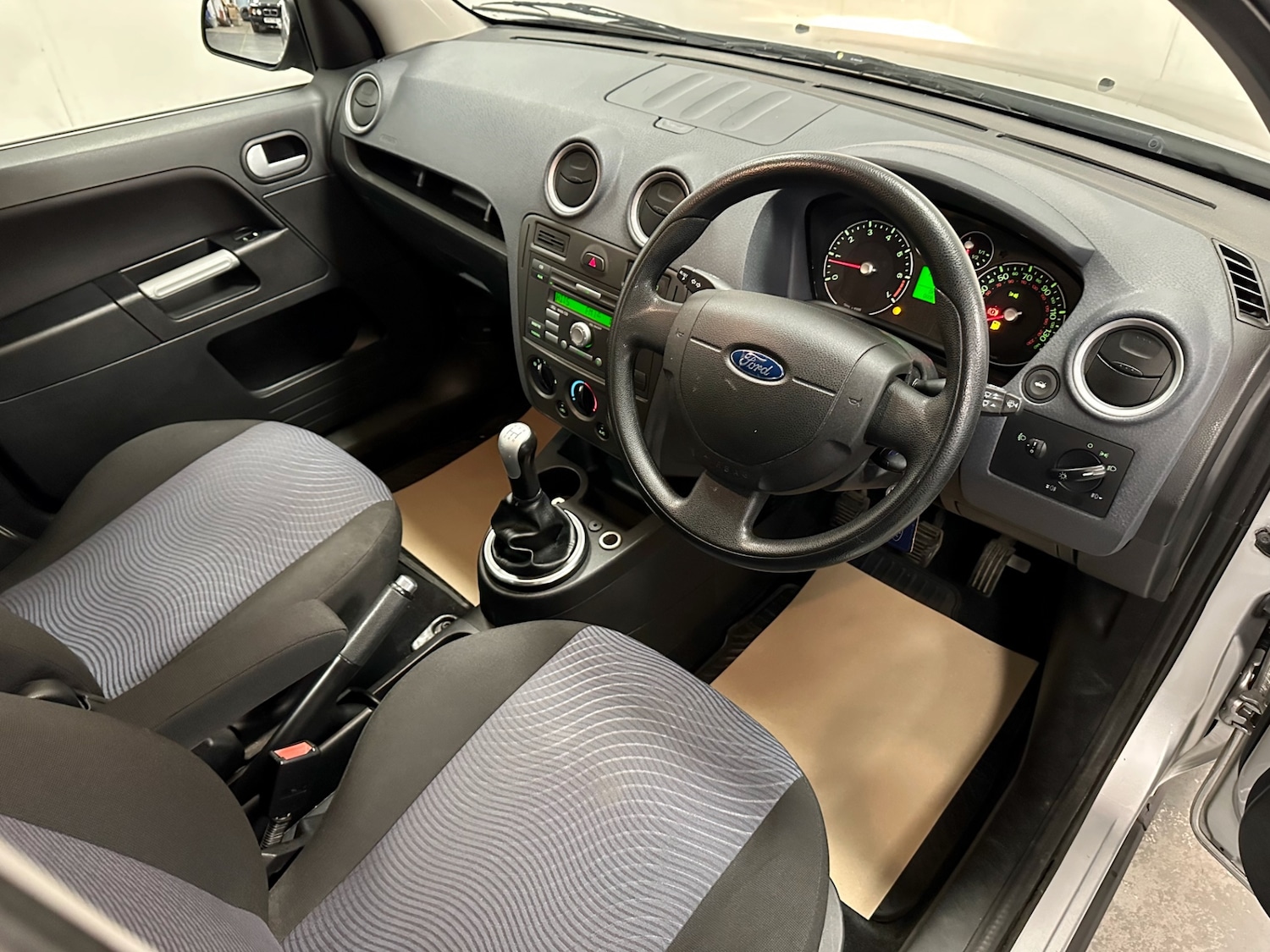 Used Ford Fusion 2010 for sale - 76627228: Photo 4