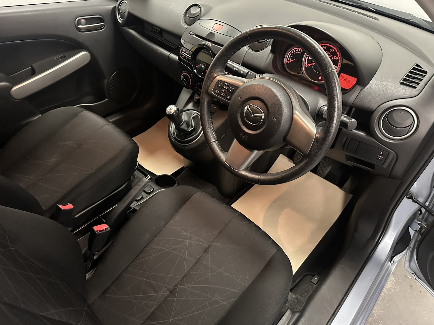 Used Mazda Mazda2 2013 for sale - 76455152: Photo 4