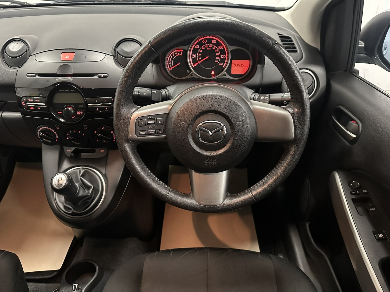 Used Mazda Mazda2 2013 for sale - 76455152: Photo 6