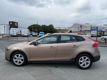 Used Volvo V40 2013 for sale - 78353003: Photo
