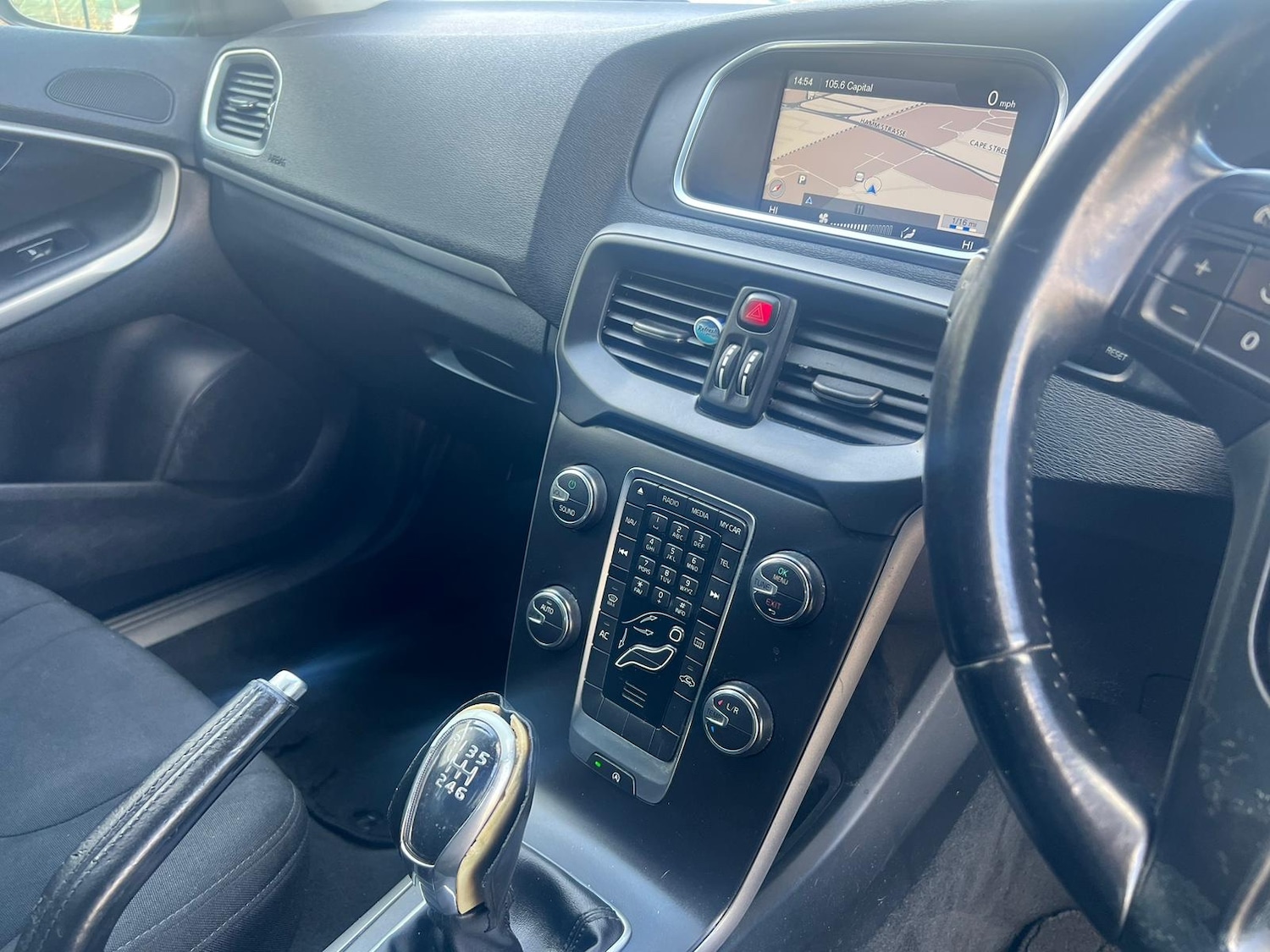 Used Volvo V40 2012 for sale - 77889359: Photo 9