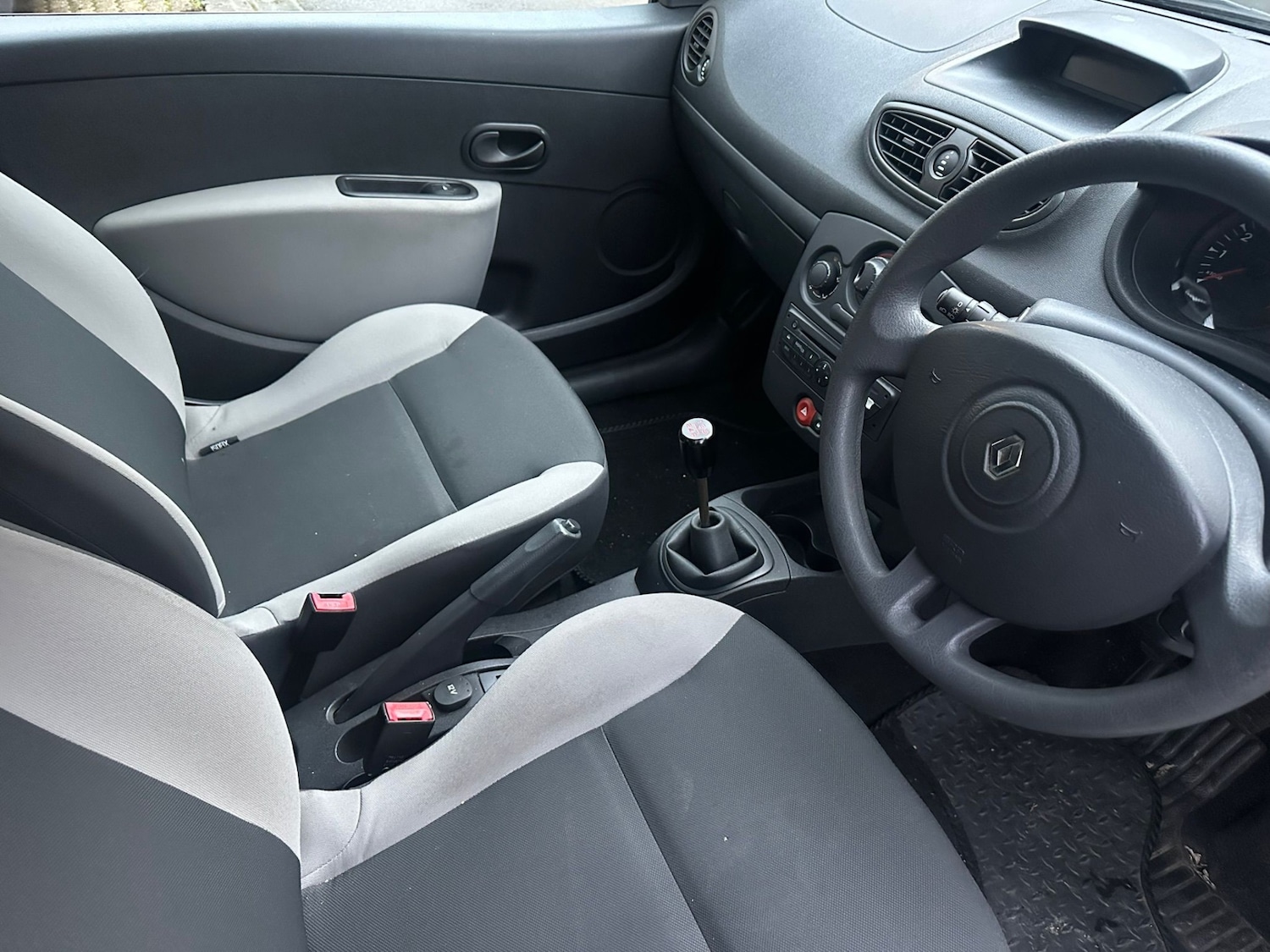 Used Renault Clio 2011 for sale - 76951401: Photo 11