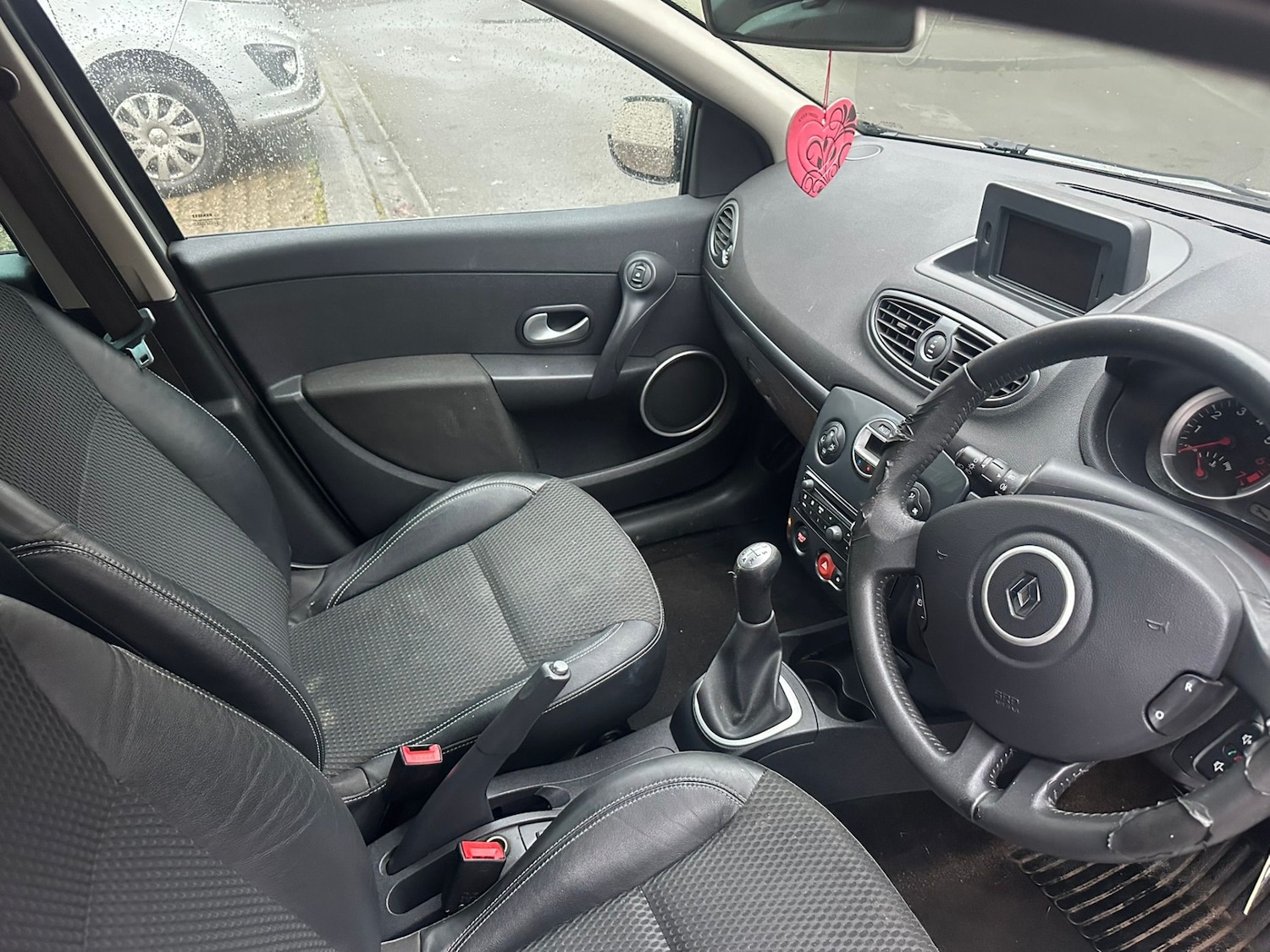 Used Renault Clio 2010 for sale - 77245637: Photo 8