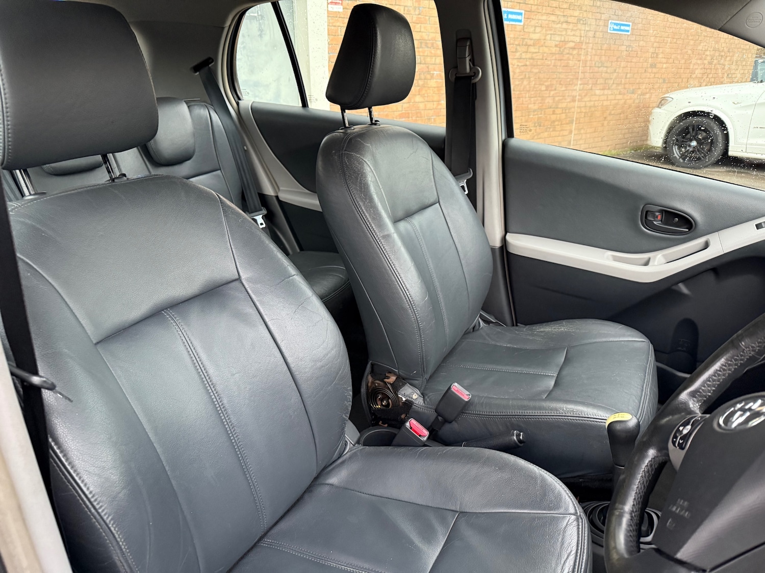 Used Toyota Yaris 2007 for sale - 76942303: Photo 12