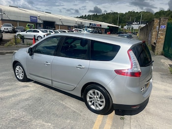 Used Renault Grand Scenic 2012 for sale - 75325912: Photo