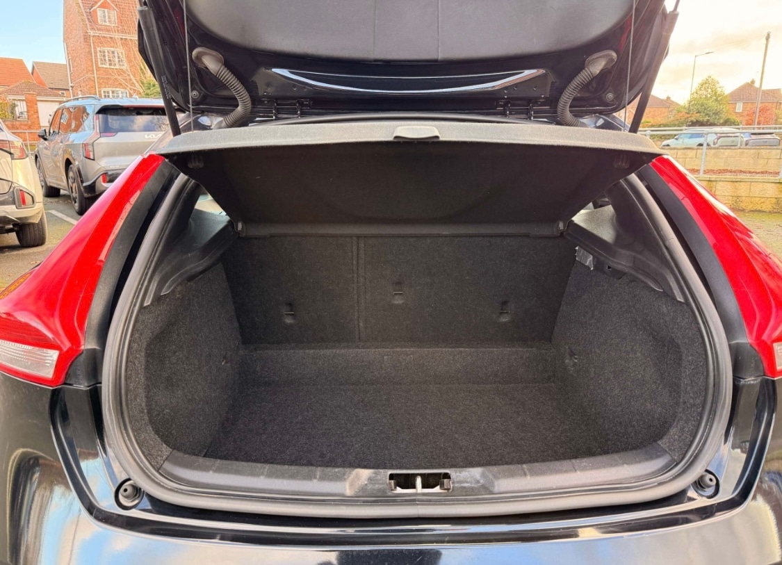 Used Volvo V40 2015 for sale - 76859264: Photo 10