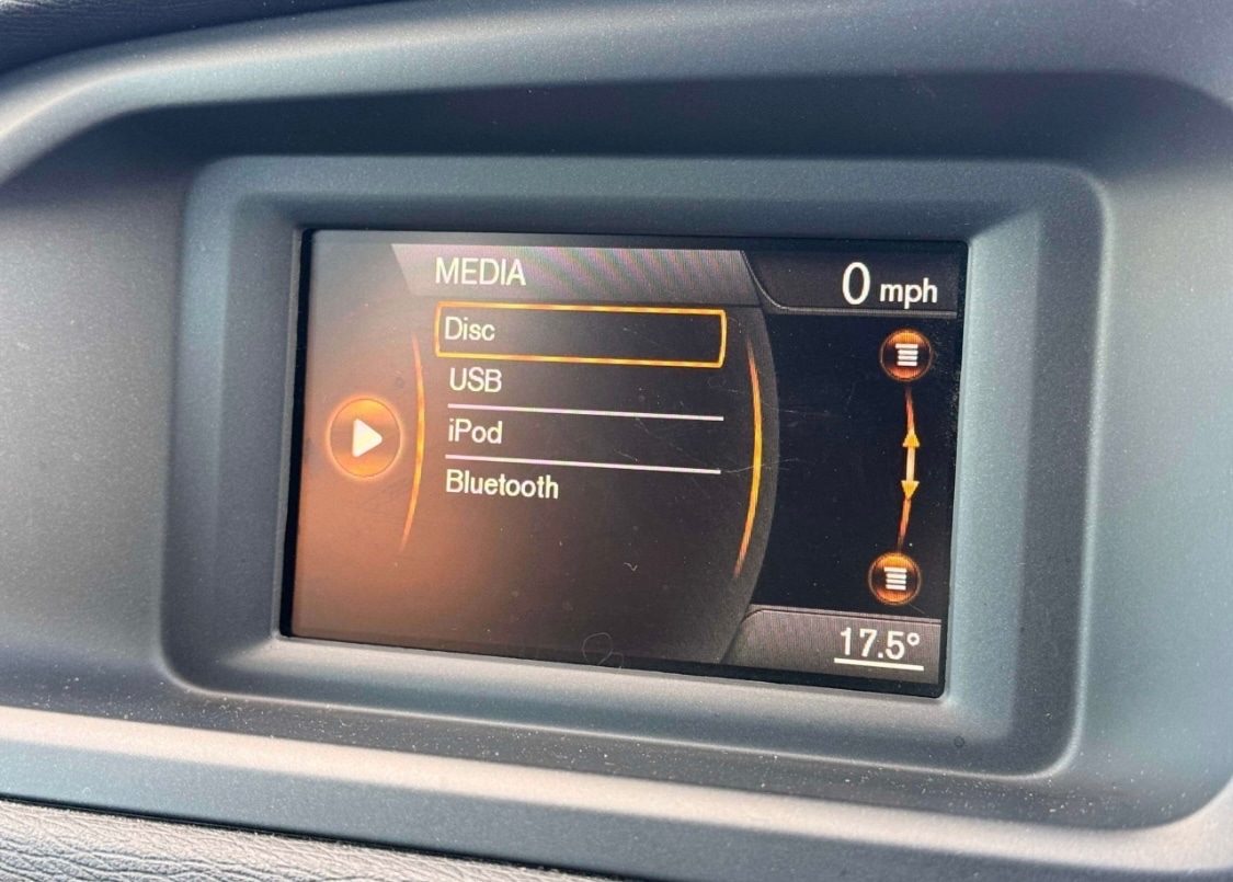 Used Volvo V40 2015 for sale - 76859264: Photo 11