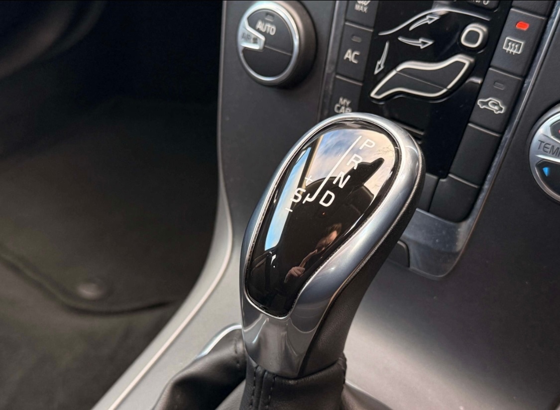 Used Volvo V40 2015 for sale - 76859264: Photo 15