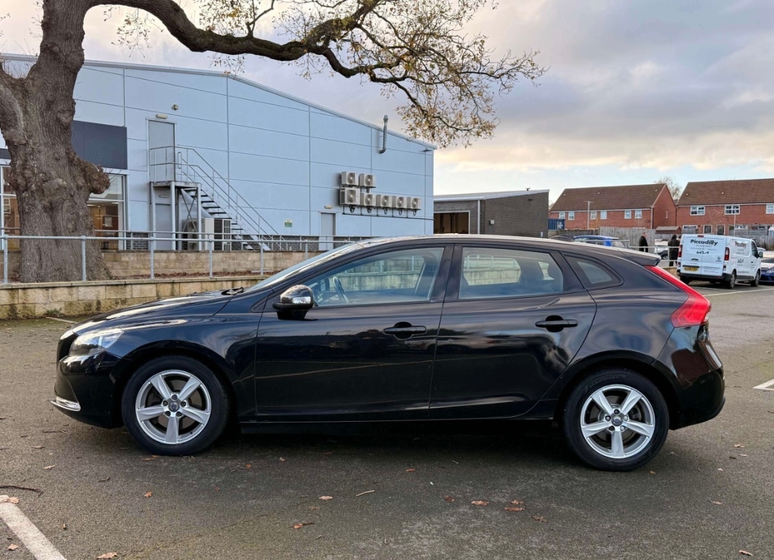 Used Volvo V40 2015 for sale - 76859264: Photo 4