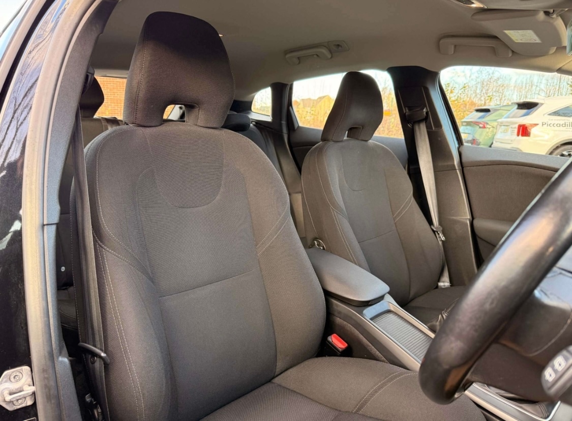 Used Volvo V40 2015 for sale - 76859264: Photo 6