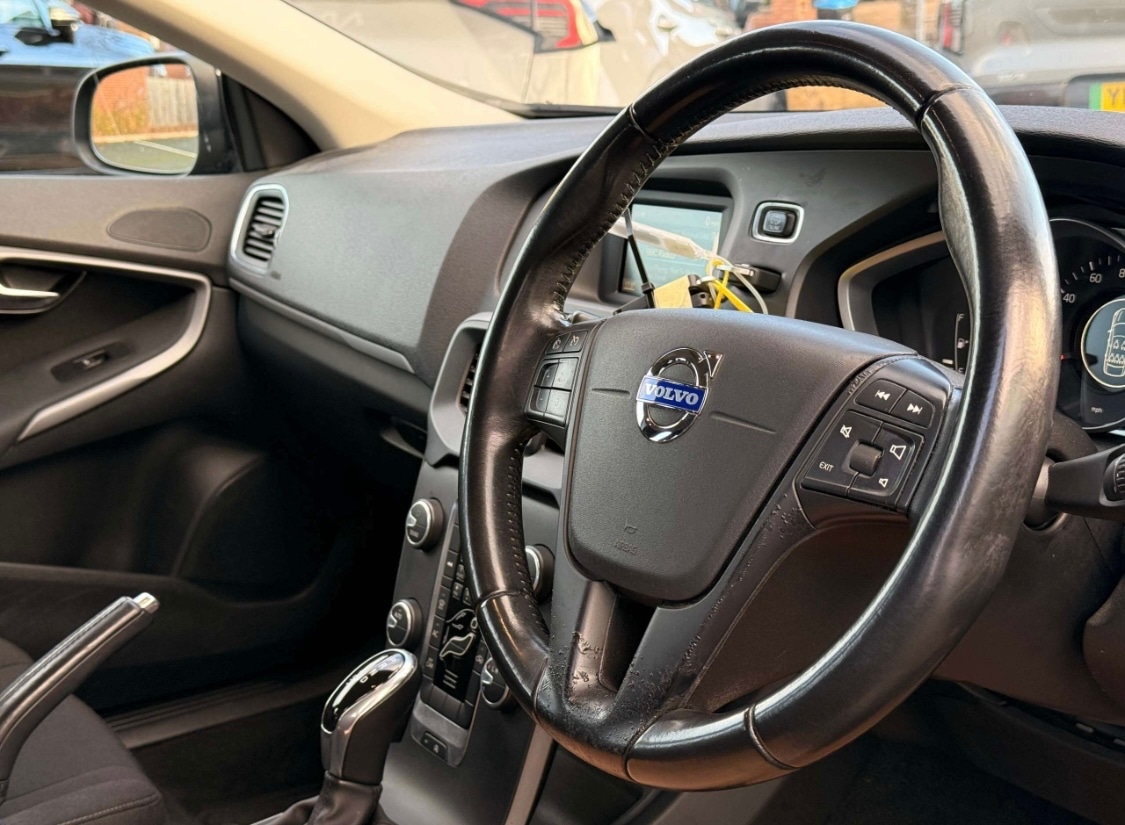 Used Volvo V40 2015 for sale - 76859264: Photo 9