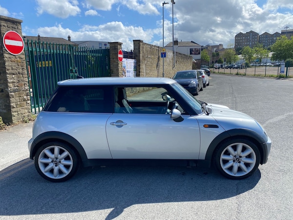 Used MINI Hatch 2004 for sale - 76246487: Photo 2
