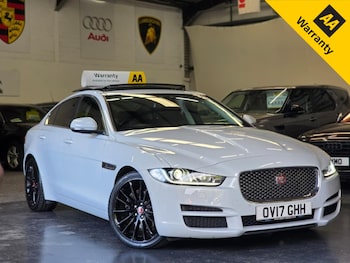 Used Jaguar XE 2017 for sale - 79451337: Photo