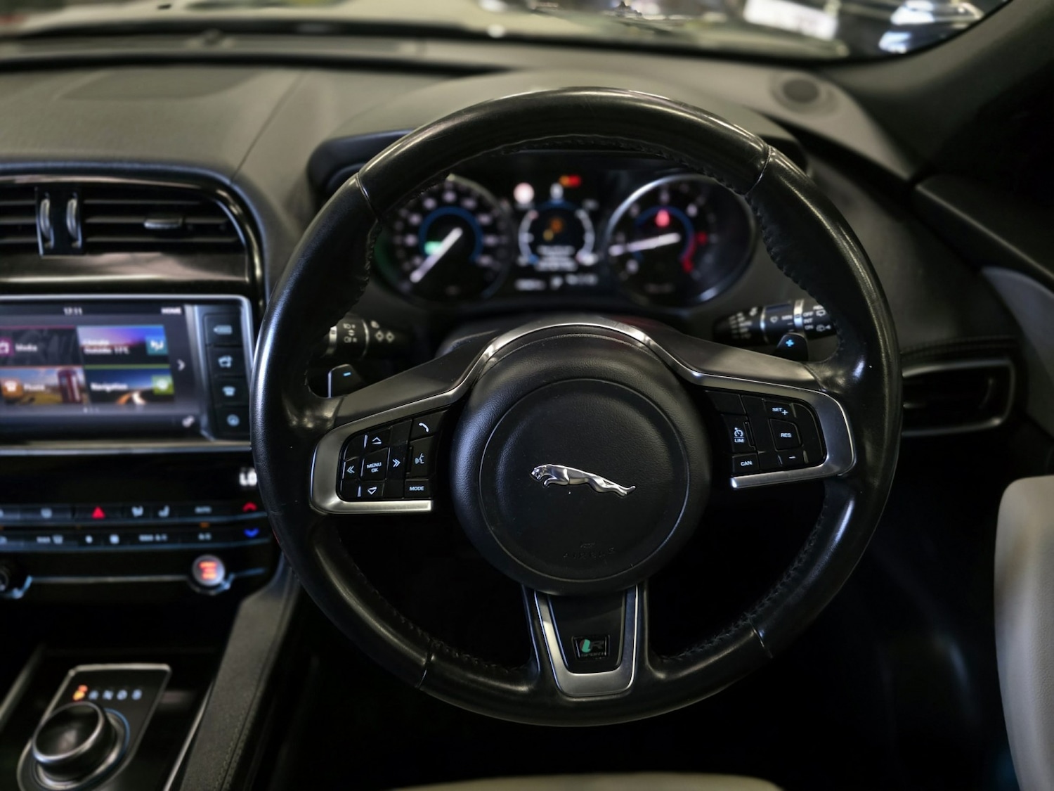 Used Jaguar F-Pace 2017 for sale - 76407531: Photo 10