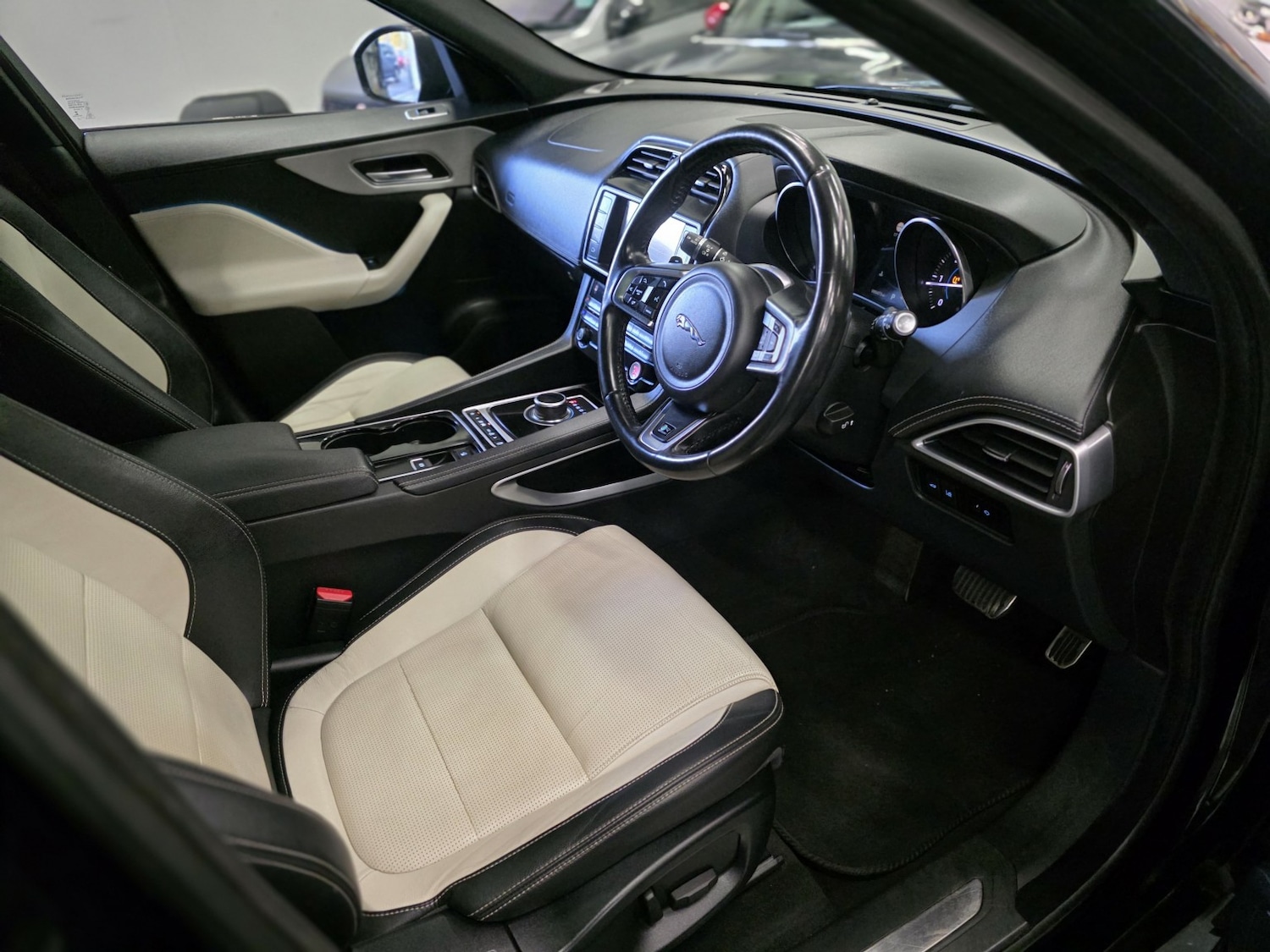 Used Jaguar F-Pace 2017 for sale - 76407531: Photo 15