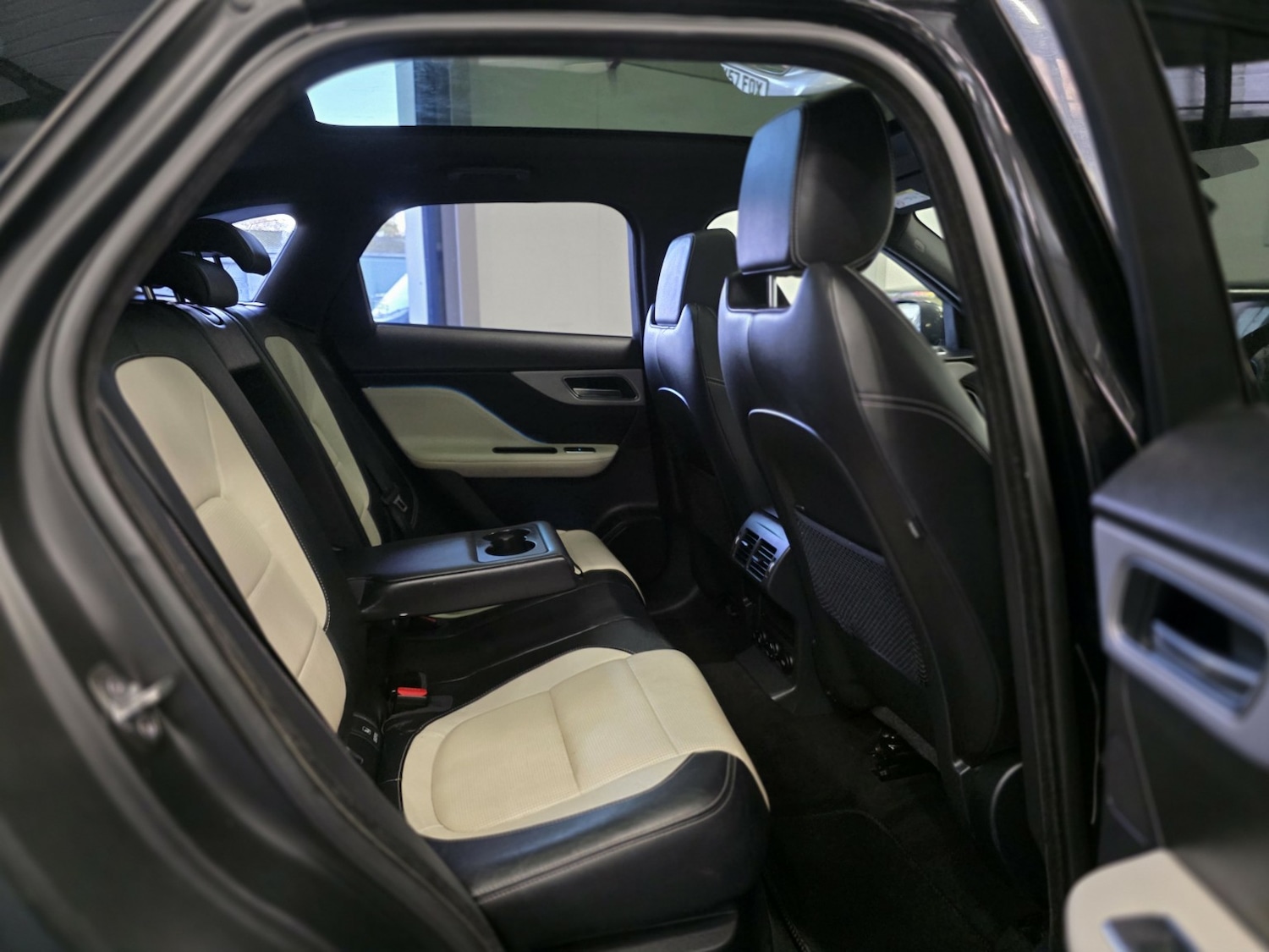 Used Jaguar F-Pace 2017 for sale - 76407531: Photo 16