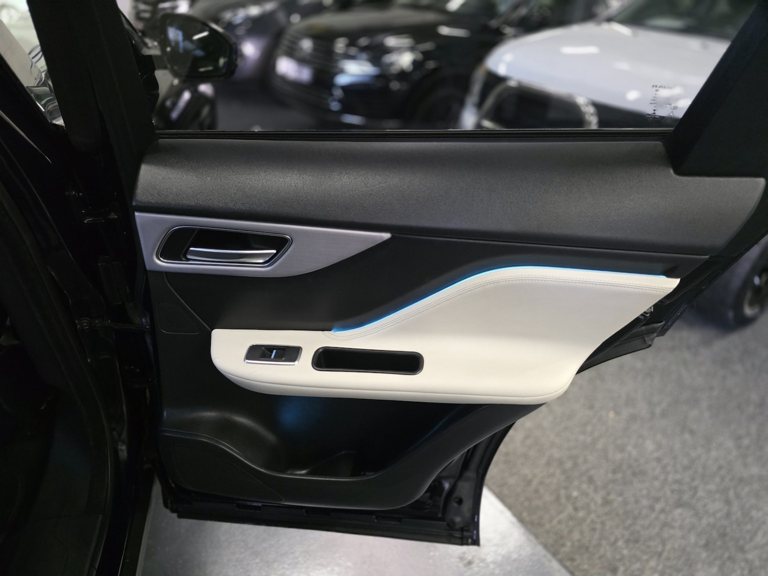 Used Jaguar F-Pace 2017 for sale - 76407531: Photo 26