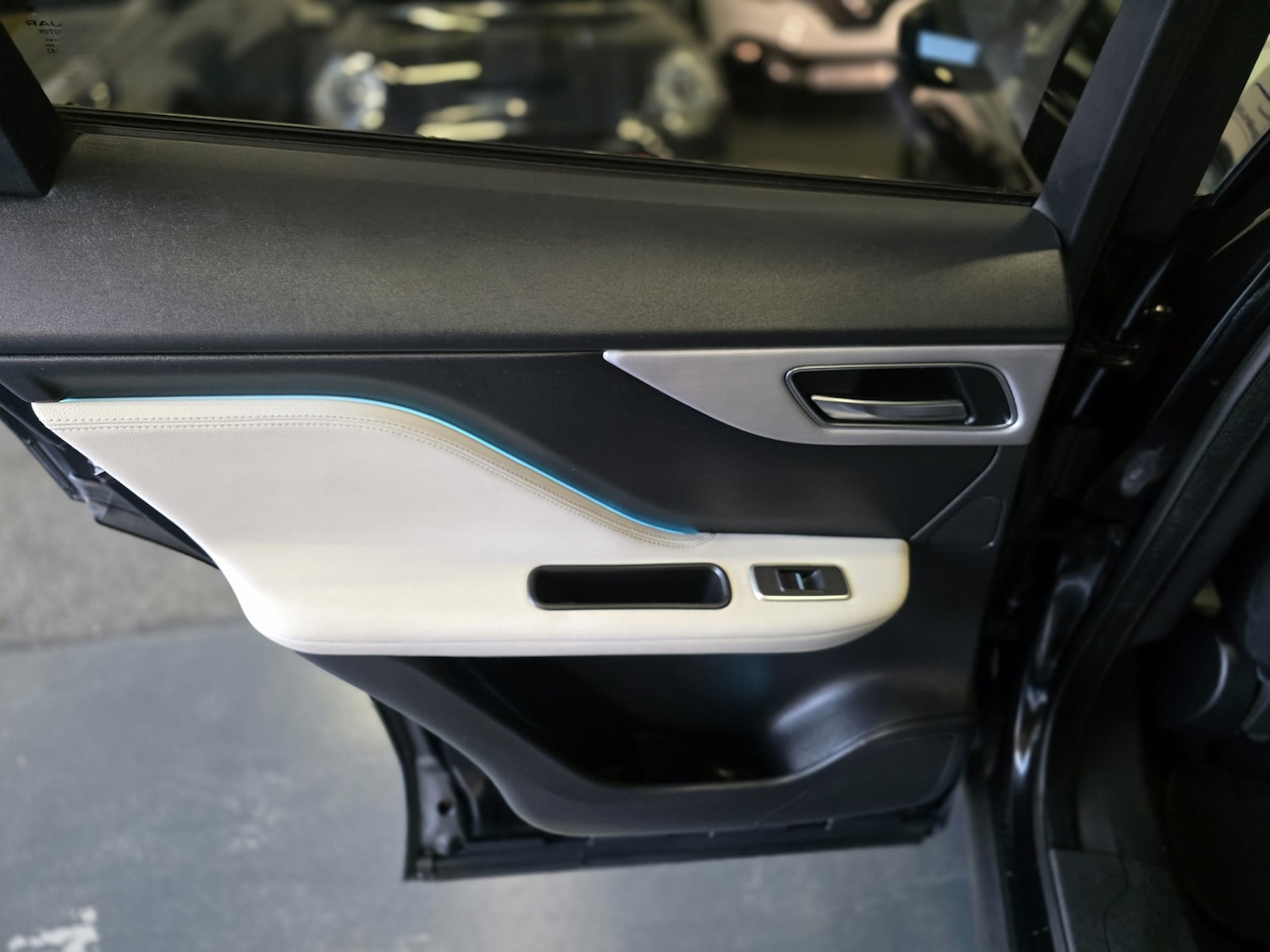 Used Jaguar F-Pace 2017 for sale - 76407531: Photo 27