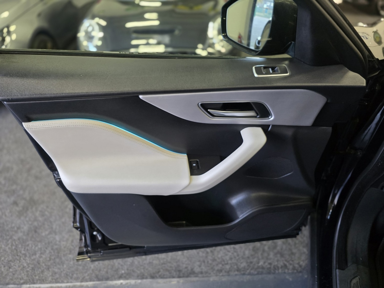 Used Jaguar F-Pace 2017 for sale - 76407531: Photo 28