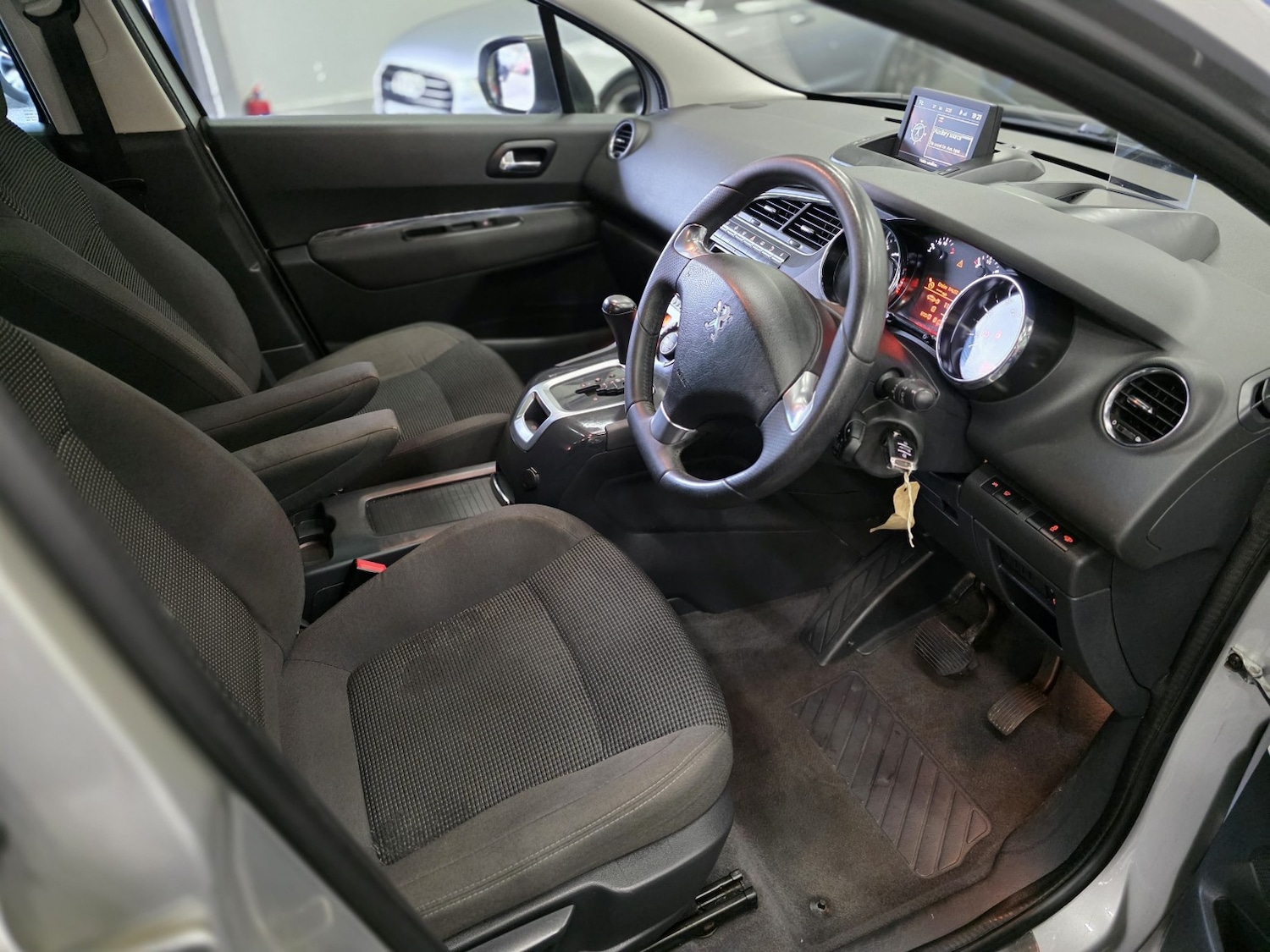 Used Peugeot 5008 2017 for sale - 77370625: Photo 17