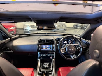 Used Jaguar XE 2016 for sale - 79105115: Photo
