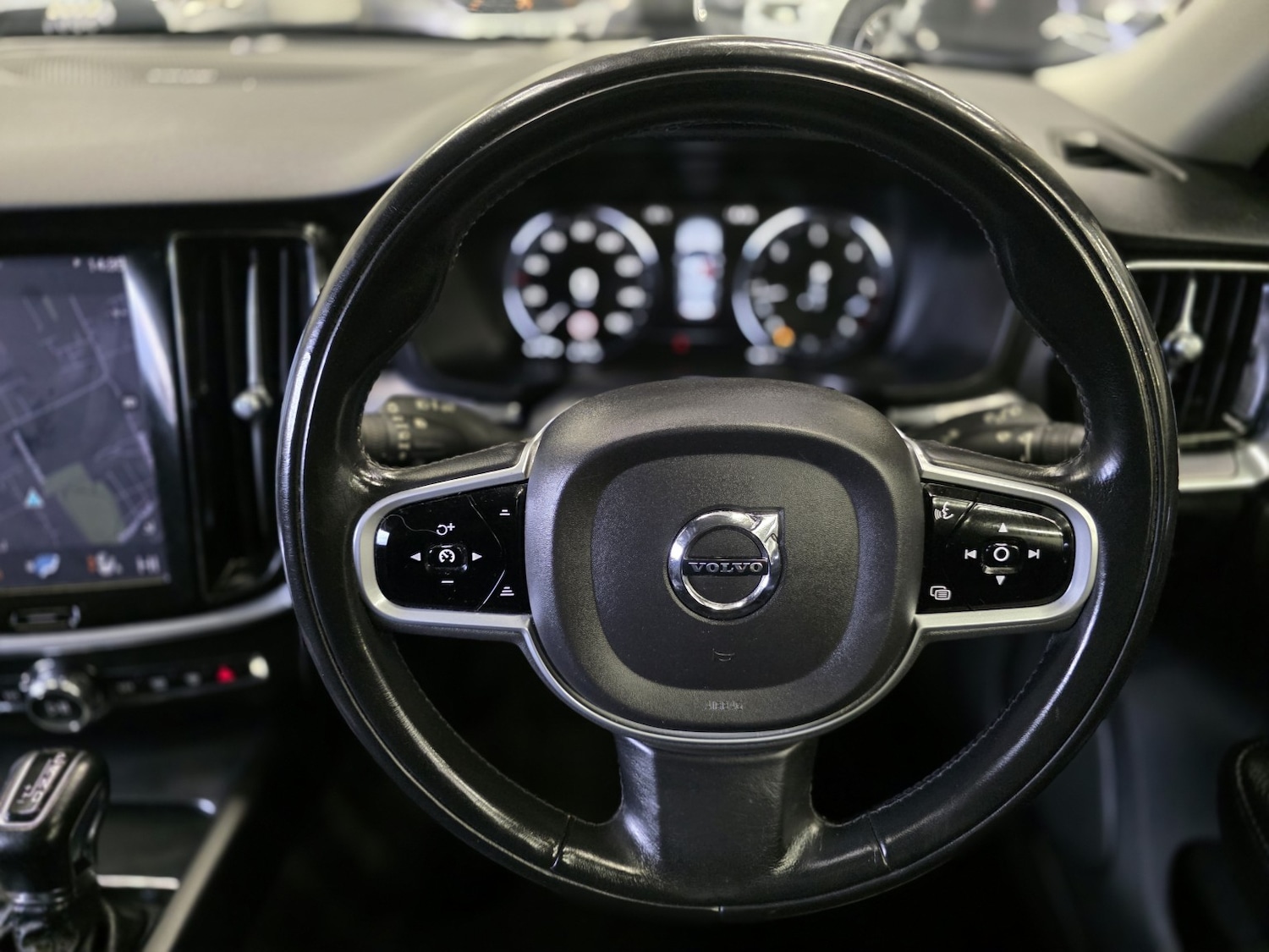 Used Volvo V60 2018 for sale - 76687119: Photo 10