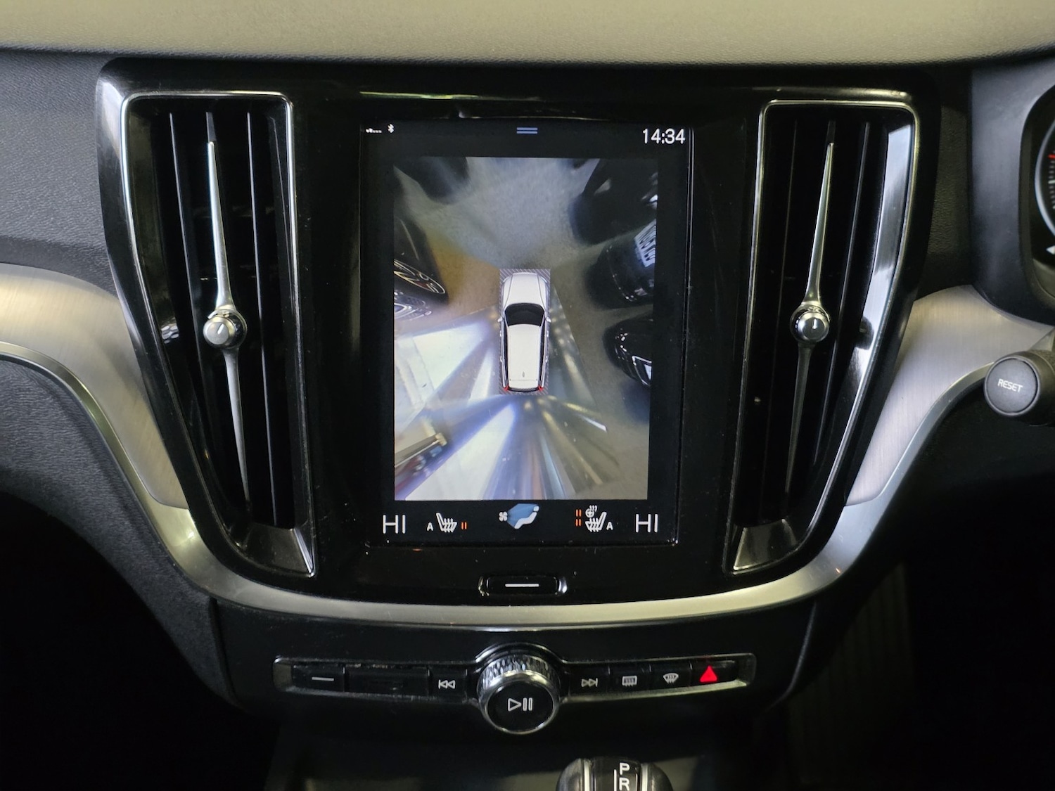 Used Volvo V60 2018 for sale - 76687119: Photo 13