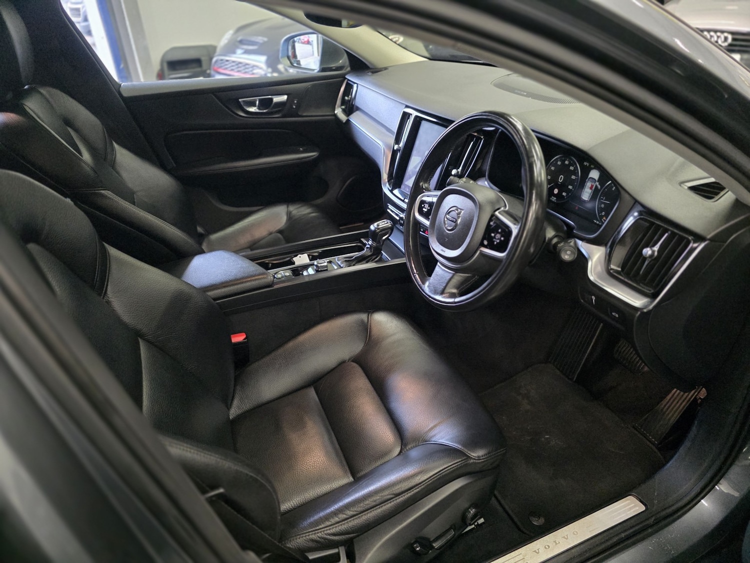 Used Volvo V60 2018 for sale - 76687119: Photo 15