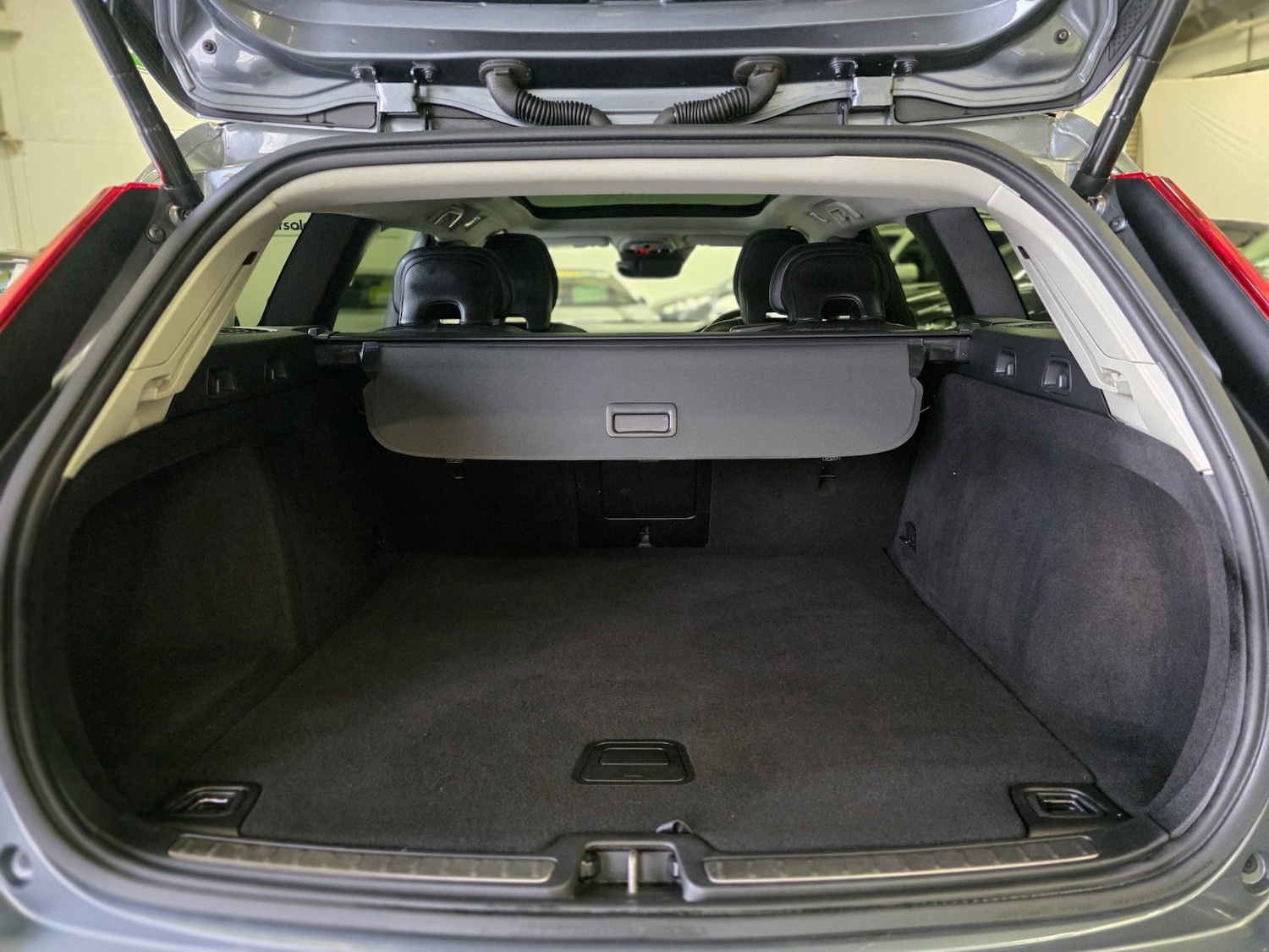 Used Volvo V60 2018 for sale - 76687119: Photo 18