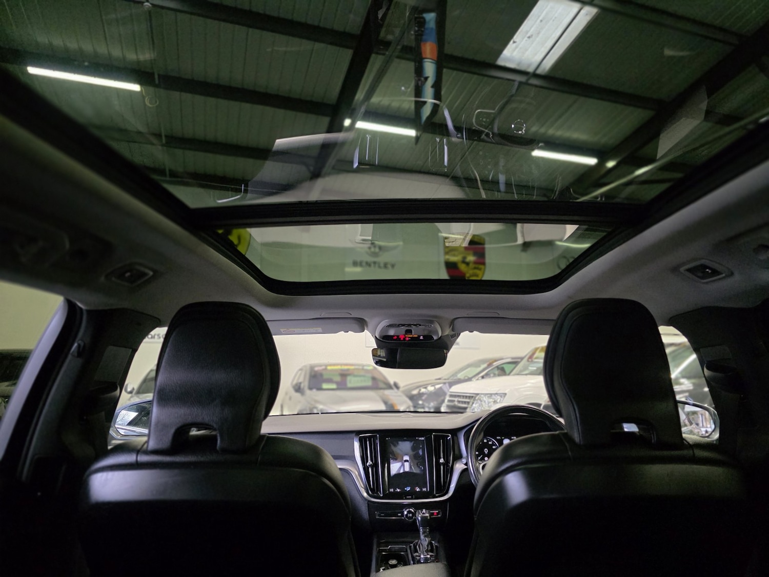 Used Volvo V60 2018 for sale - 76687119: Photo 2