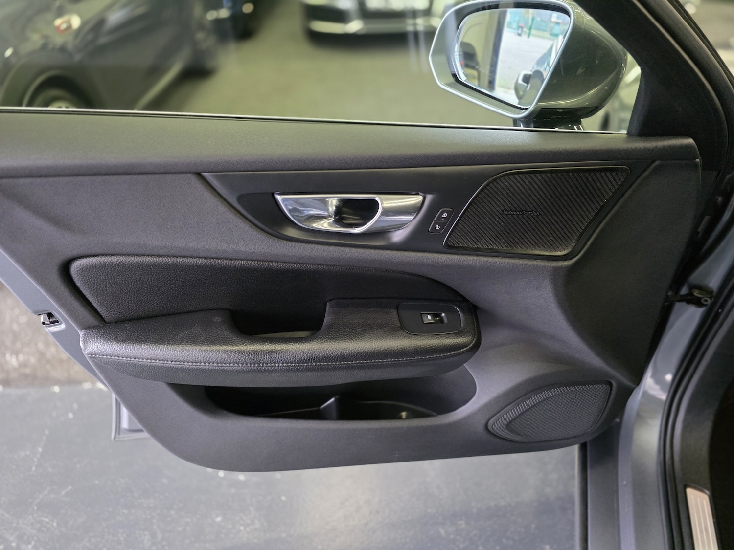 Used Volvo V60 2018 for sale - 76687119: Photo 25