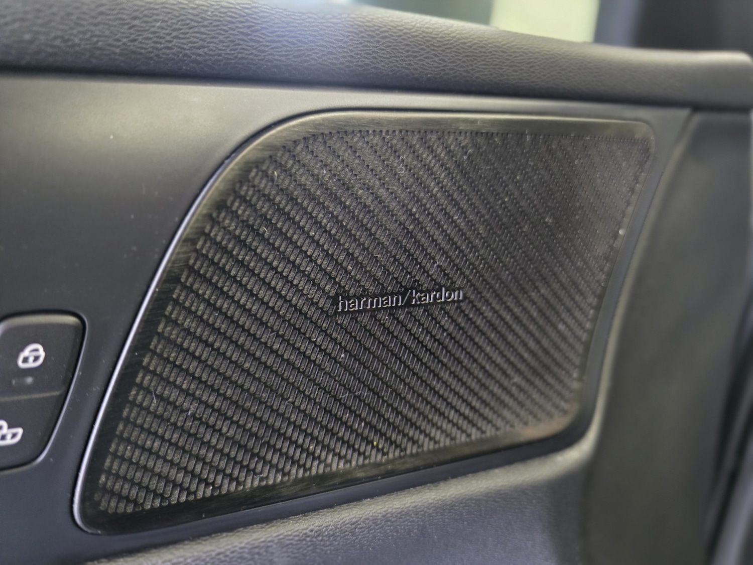 Used Volvo V60 2018 for sale - 76687119: Photo 26