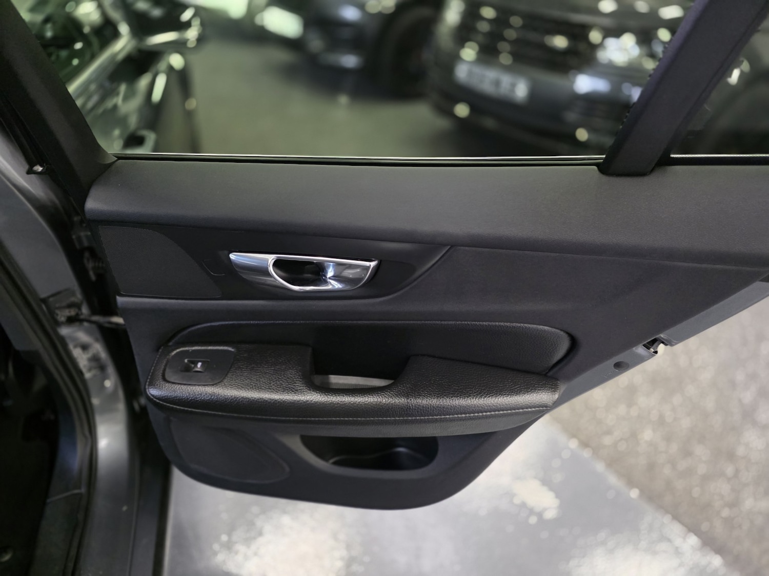 Used Volvo V60 2018 for sale - 76687119: Photo 28