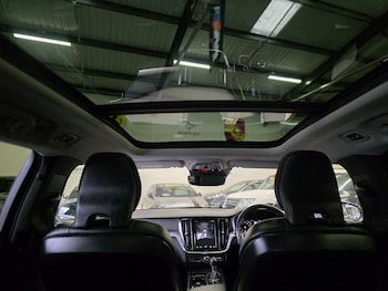 Used Volvo V60 2018 for sale - 76687119: Photo