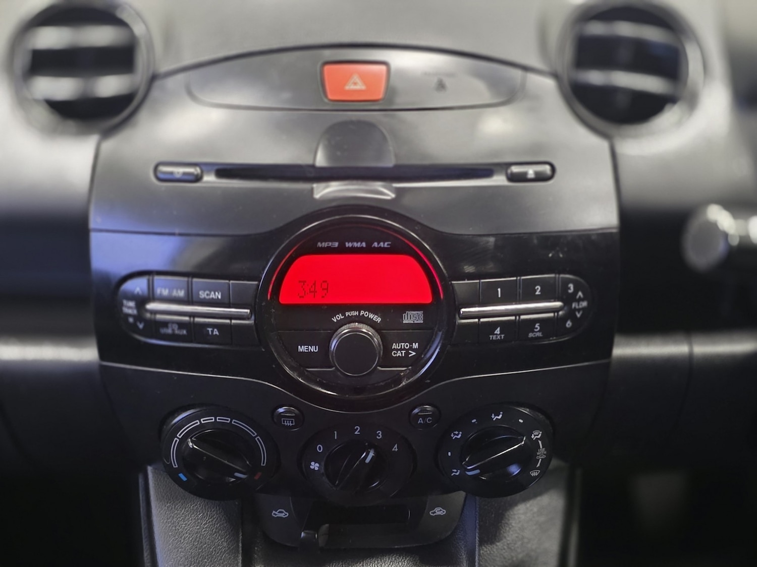 Used Mazda Mazda2 2013 for sale - 76884903: Photo 12