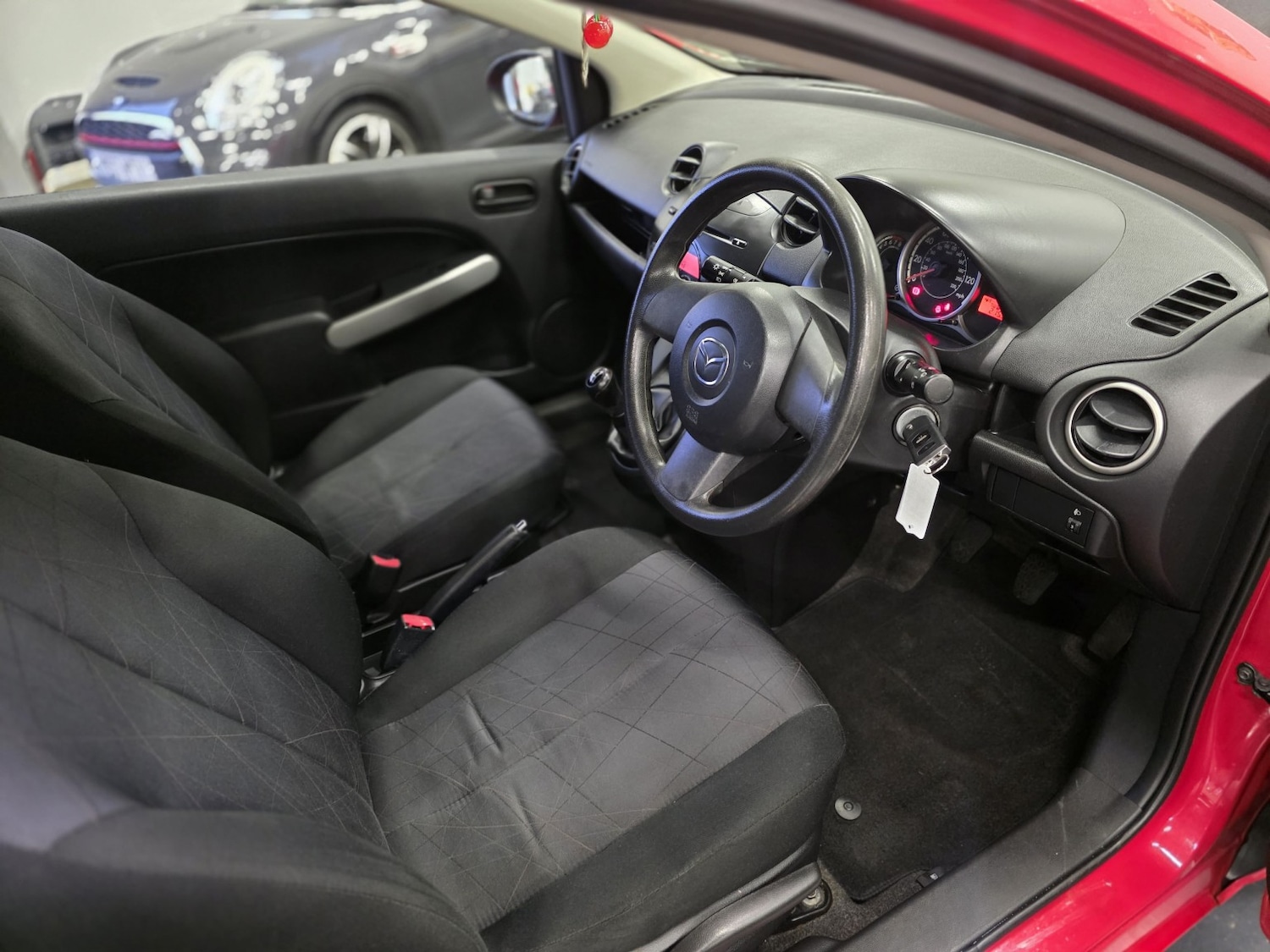 Used Mazda Mazda2 2013 for sale - 76884903: Photo 15