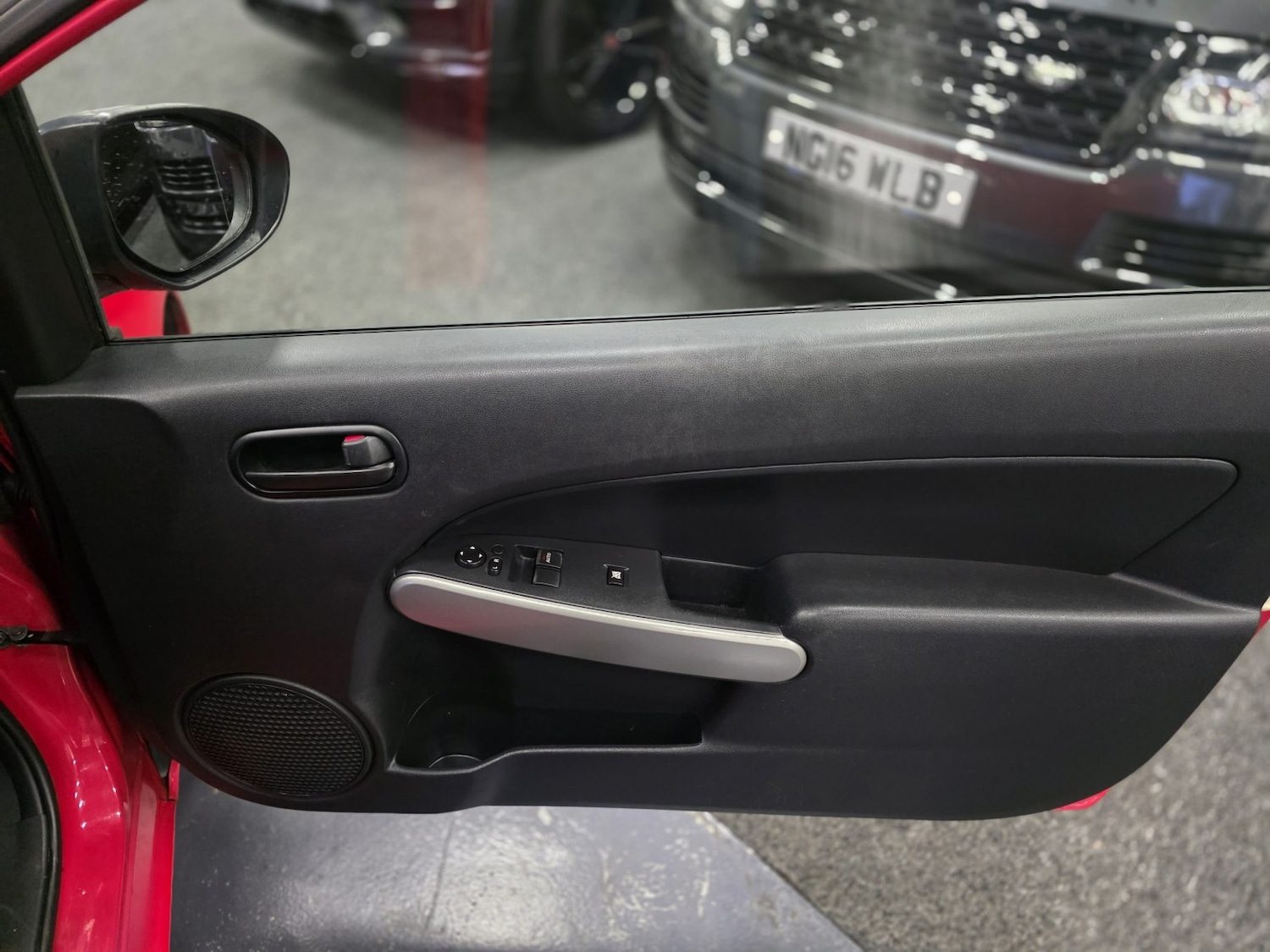 Used Mazda Mazda2 2013 for sale - 76884903: Photo 24